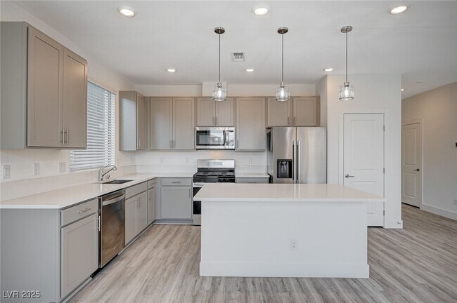 Photo - 5733 Avondale Rise Wy House