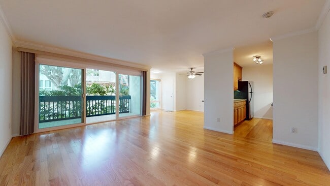 Building Photo - 902 Camino Real Unit 106