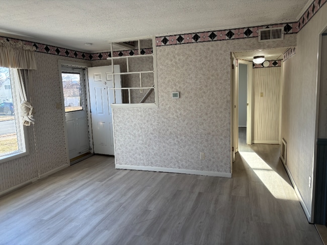 Photo - 2030 Eastman Ave