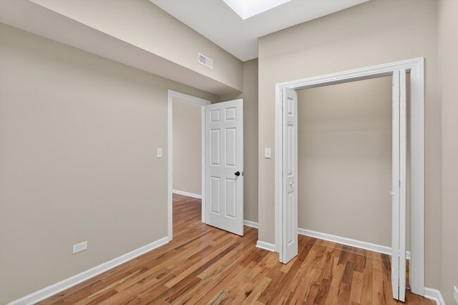 Photo - 5709 W Irving Park Rd Unidad 2