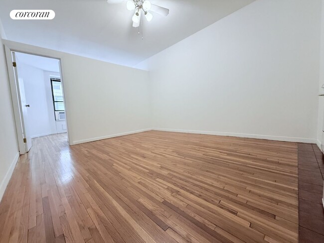 Photo - 117 W 58th St Apartamento