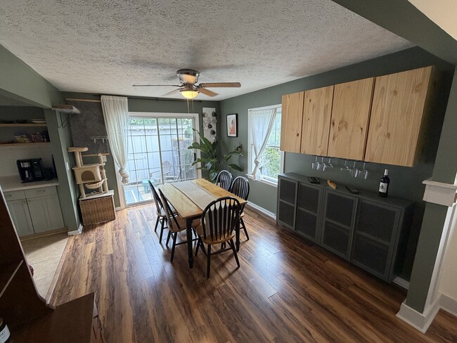 Building Photo - 1411 Kensington Rd Unit 4C