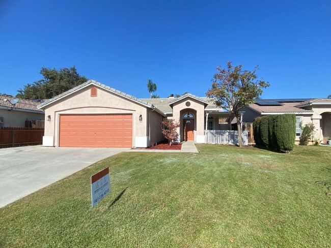 Building Photo - 4 Bed, 2 Bath beautiful home with pool