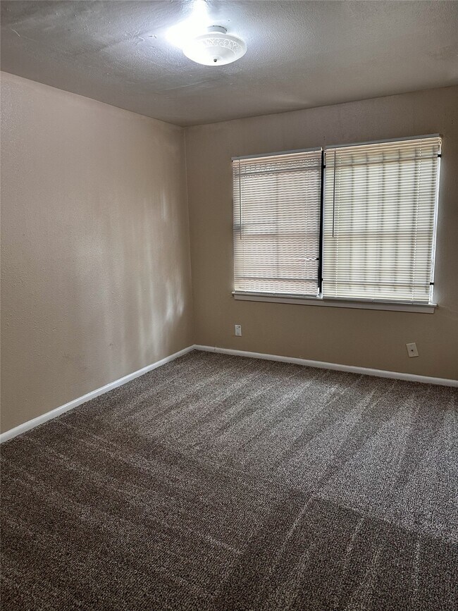 Photo - 3915 Brookfield Dr