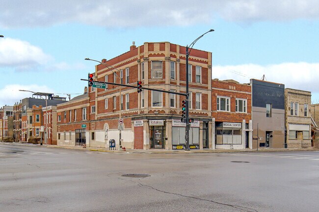 Building Photo - 1002 N Western Ave