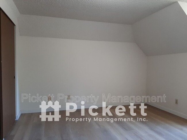 Photo - 770 NW Apple Blossom Loop