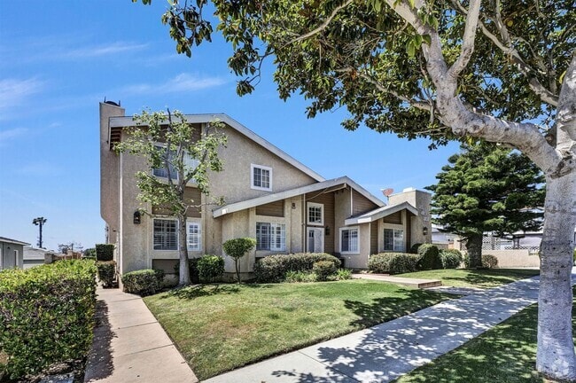 Building Photo - Stunning Remodeled Townhome in Prime Locat...