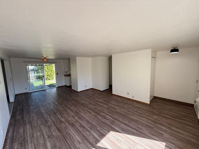 Photo - 1488 Palace Dr NE