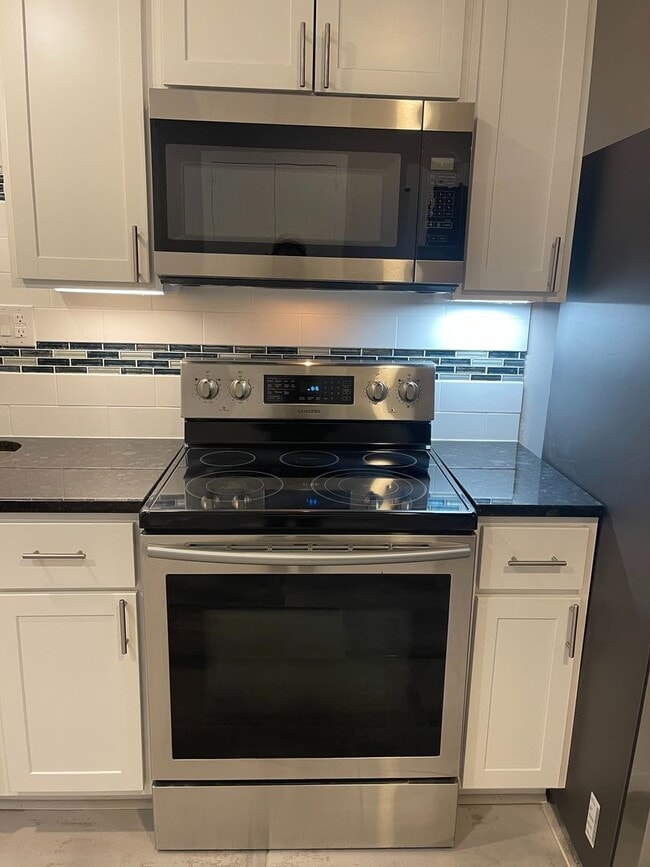 Photo - 31-33 E. Blake Ave. Unidad 33