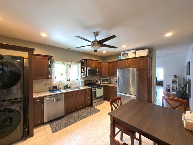 Building Photo - 9 Amaranth Ave Unit 1