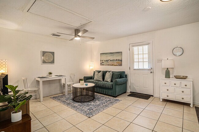 Photo - 15 Shem Dr Unit B