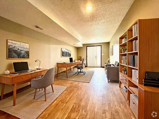 Building Photo - 208-210 NW Monroe St Rental
