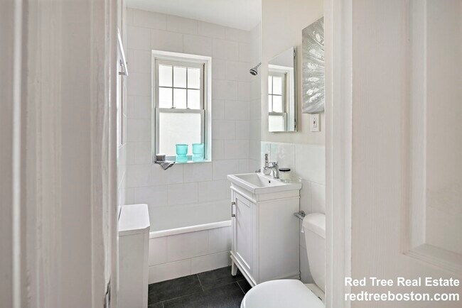 Photo - 52 Strathmore Rd Unit 3