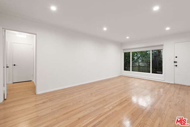 Photo - 1208 N Crescent Heights Blvd Condo Unit 4