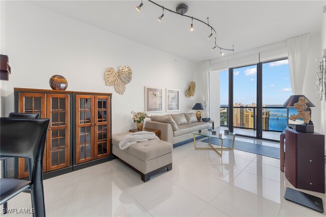 Photo - 3000 Oasis Grand Blvd Condo Unit MPH6