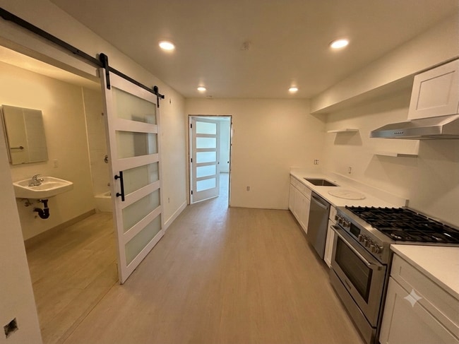 Building Photo - ONE LA LLC Unit 3
