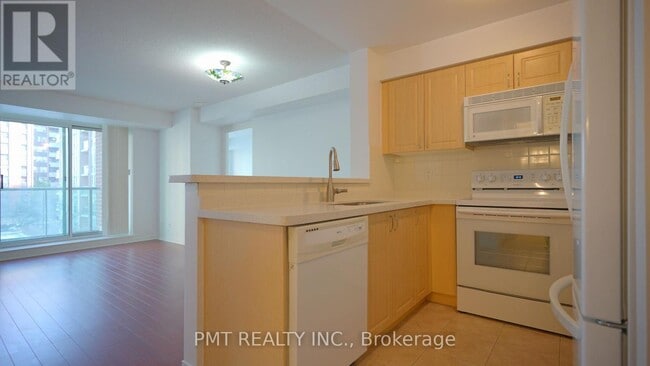 Photo - 9 Michael Power Pl Unité 314