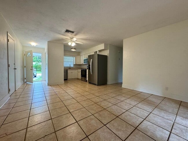 Photo - 281 Tropical Ln