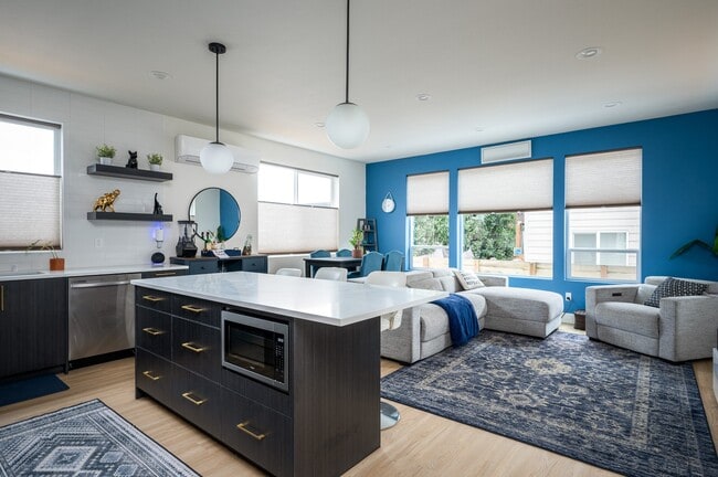 Building Photo - 1224 W 24th St Unit 1