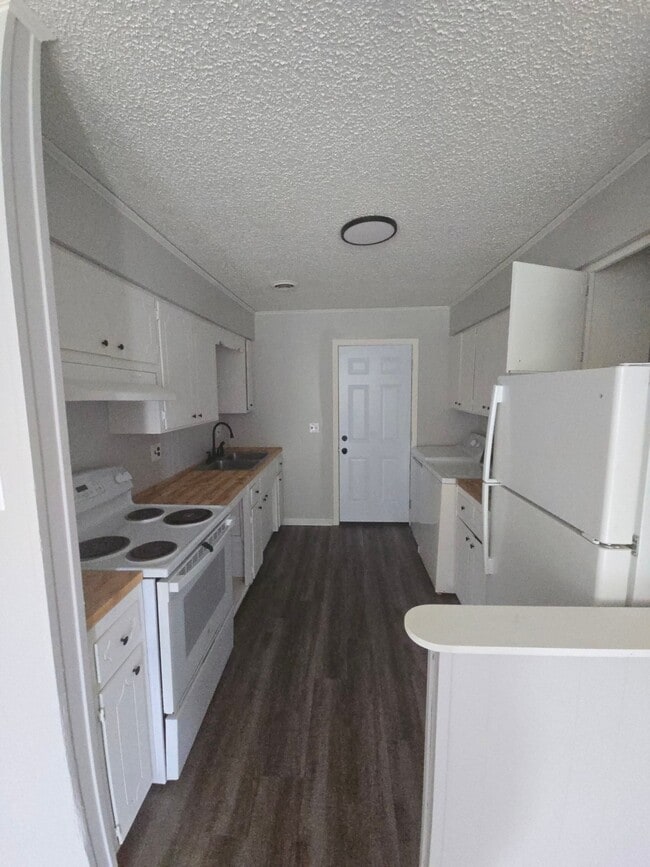 Photo - 207 Highland St