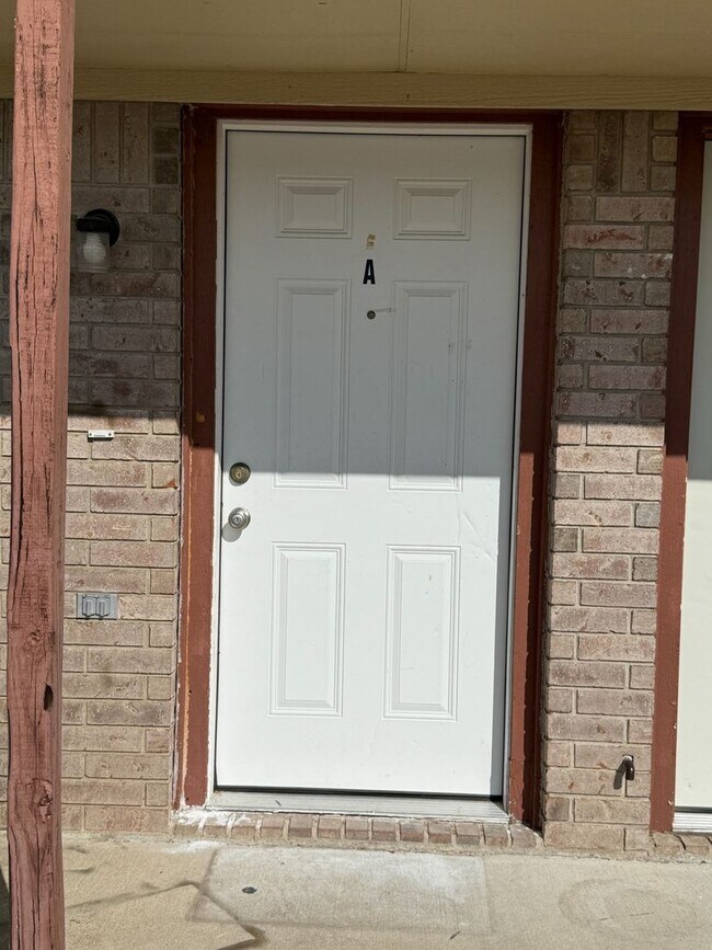 Building Photo - 4302 Jeff Scott Dr Unit 4302 A