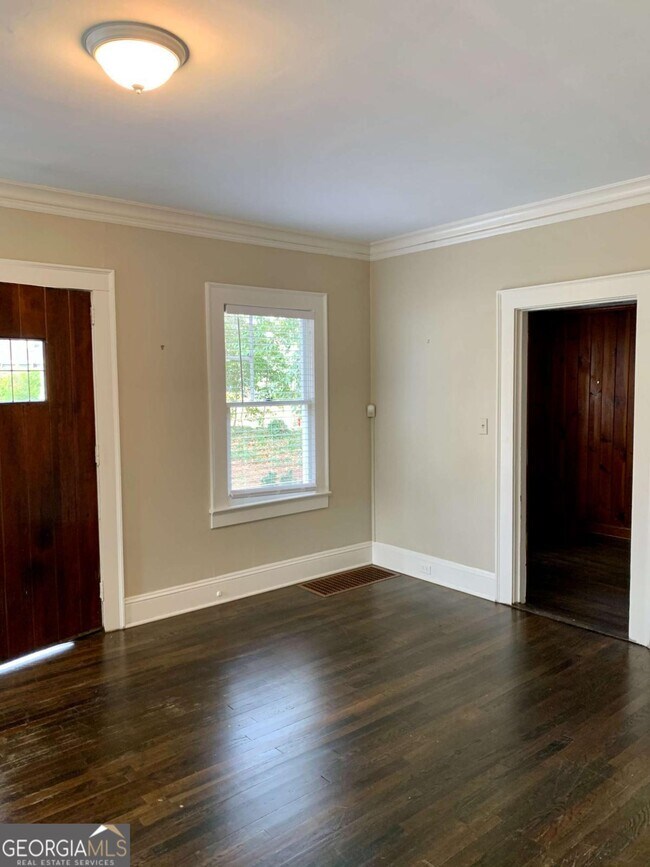 Photo - 293 Springdale Dr NE