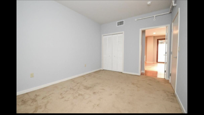 Building Photo - 11 W 2nd St Unit 220 Rental