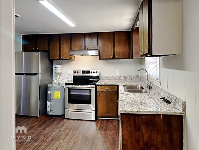 Photo - 3925 Maggie Dr SE