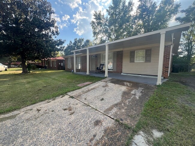3502 Willow Ln