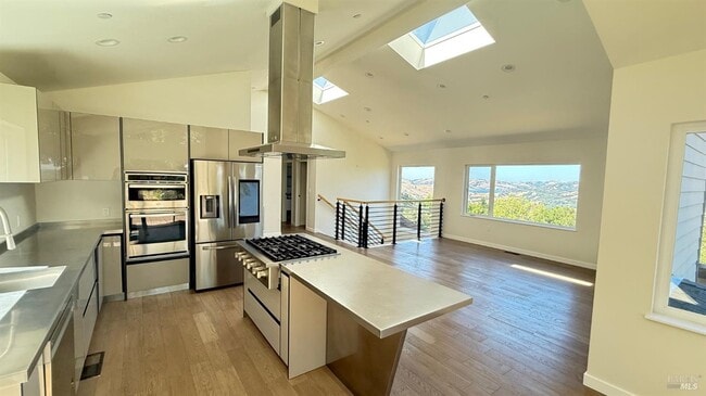 Photo - 221 El Toyonal