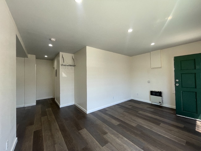 Photo - 2033 E 4th St Unidad 2