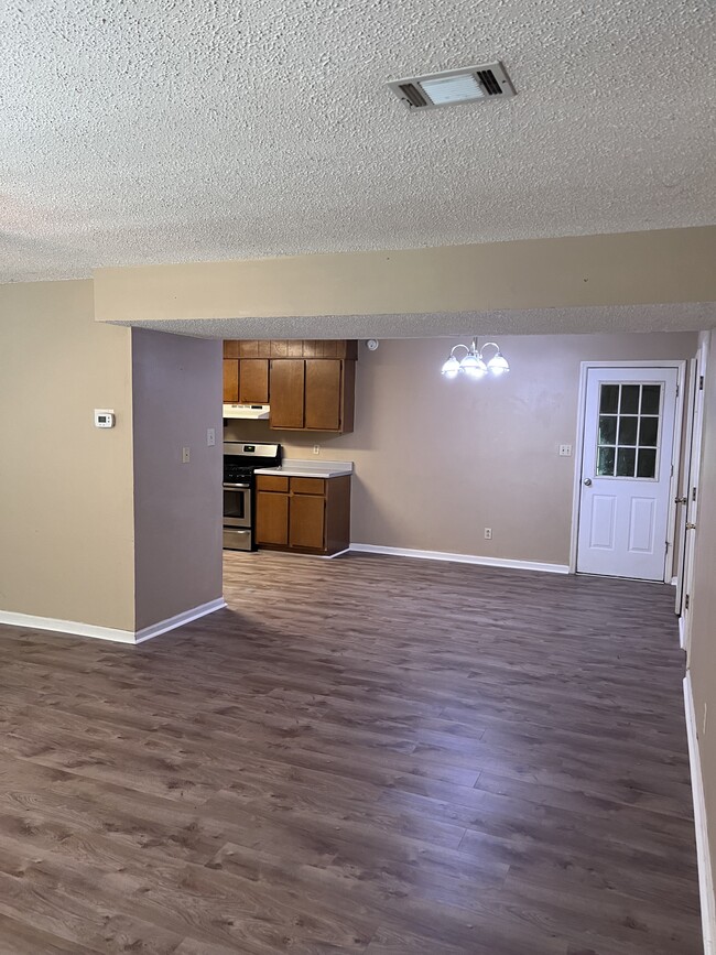 Photo - 103 Murdock Ln