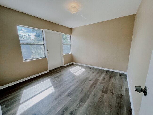 Photo - 3/1 AVAILABLE NOW!