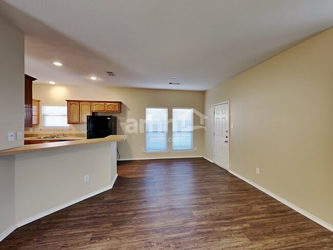 Photo - 1136 Browntop St