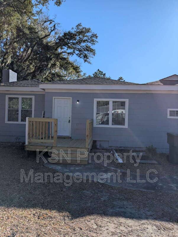 Building Photo - 245 W 73rd St