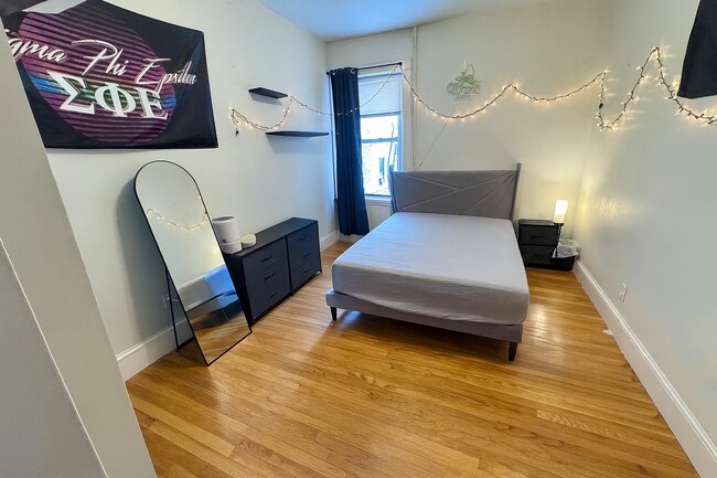 Photo - 20 Gibbs St Unit 2