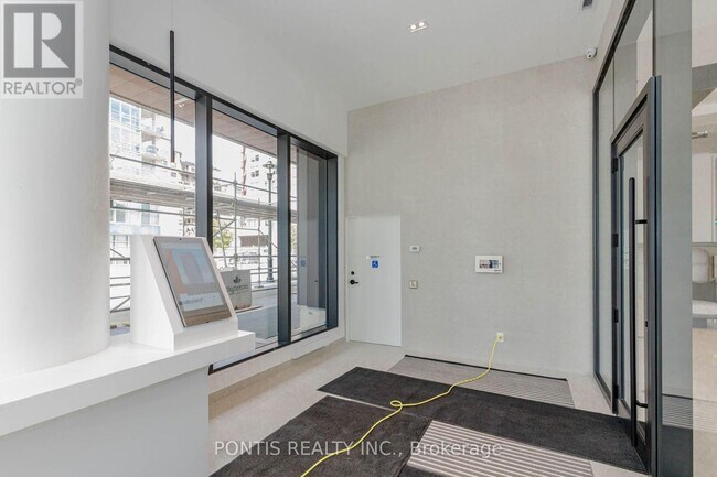 Photo - 2075 Lakeshore Rd. Unit 404