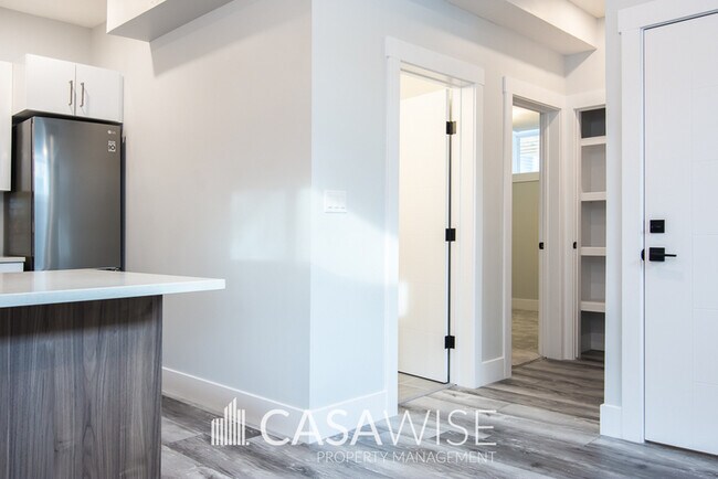 Photo - 10934-10972 72 Ave NW