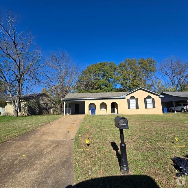 Building Photo - 3140 Forest Glen Dr Rental