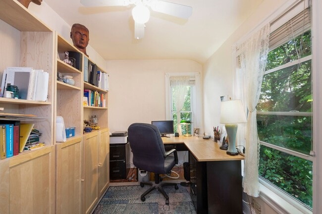 Photo - Rare 2 bed for its price in Brighton.... SEPT 1ST