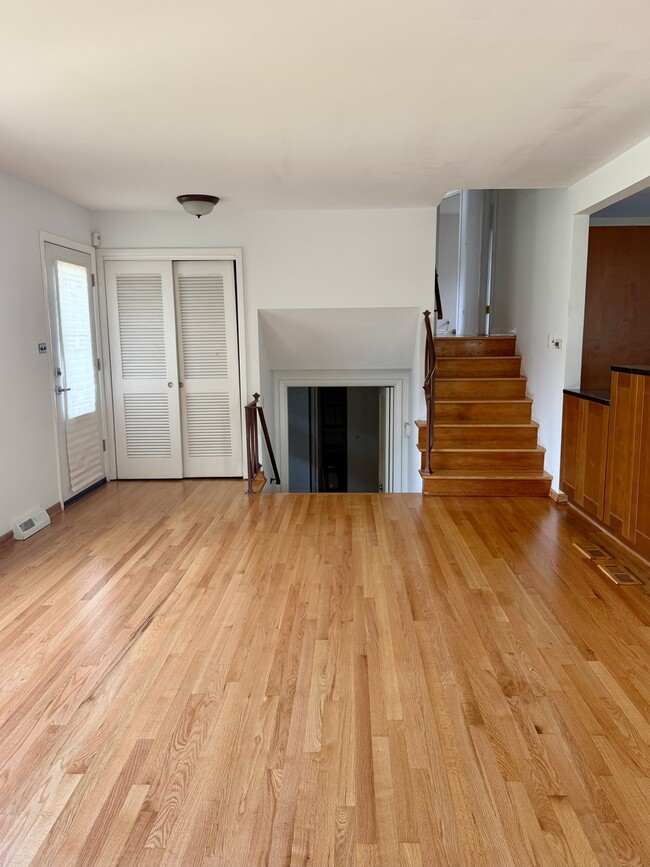 Photo - 550 Laramie Ave
