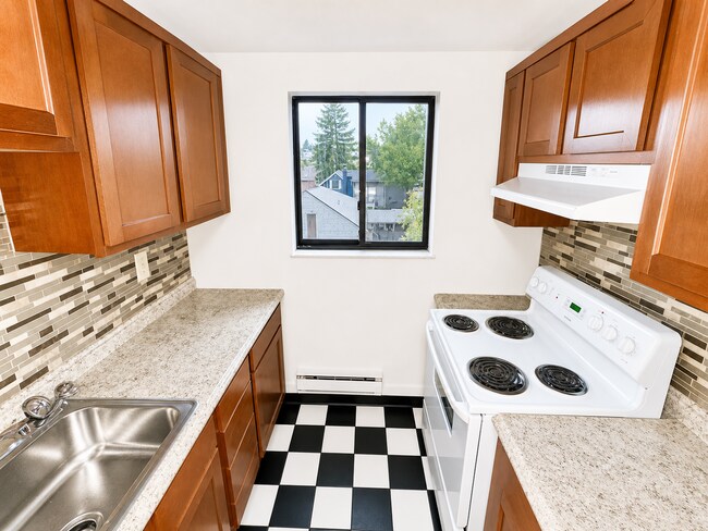Photo - FOUNTAIN SQUARE APARTMENTS -- 008