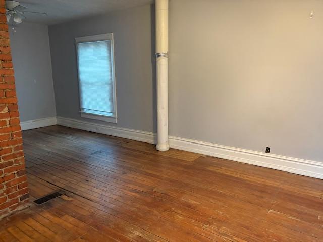 Photo - 591 Greissing Terrace