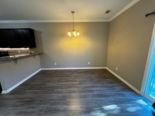 Photo - Highly Desirable Richmond Hill Townhome with 3 Bedroooms