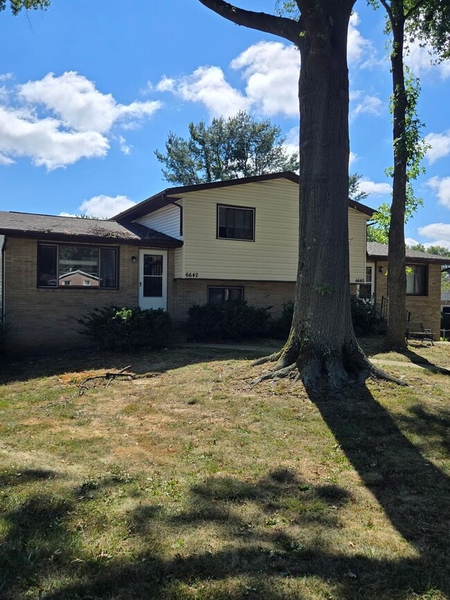 Building Photo - 225- RAVENWOOD Unit 6642 Rental