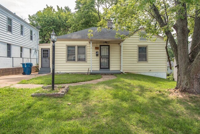 Photo - 320 Millman Dr