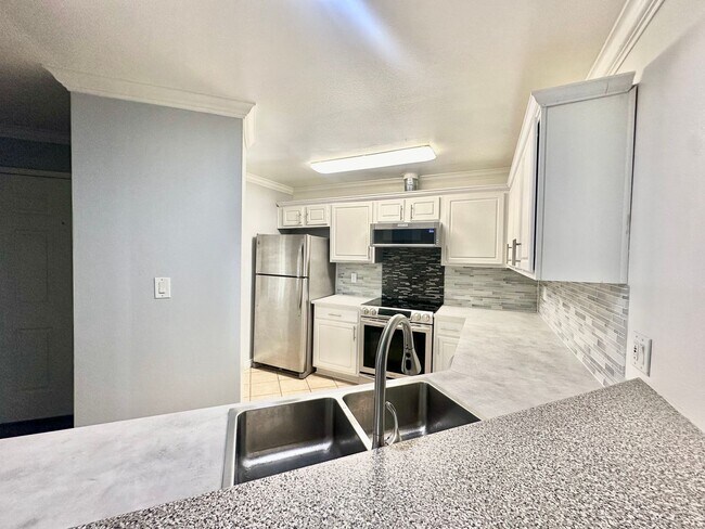 Photo - Bright and Gorgeous Condo in UTC near UCSD!! Unit 1812