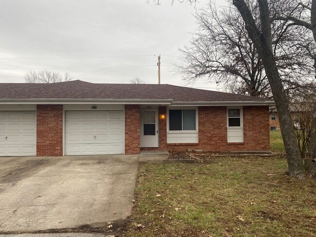 Photo - 3BR/1BA/1 car garage - duplex unit