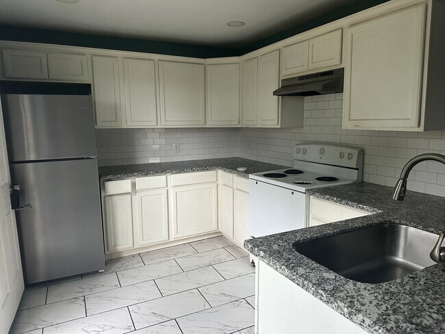 Photo - 312 10th St N