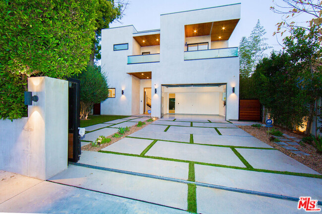 Building Photo - 750 N Crescent Heights Blvd Rental